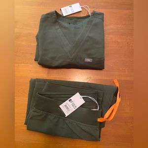 FIGS NWT MOSS GREEN SET